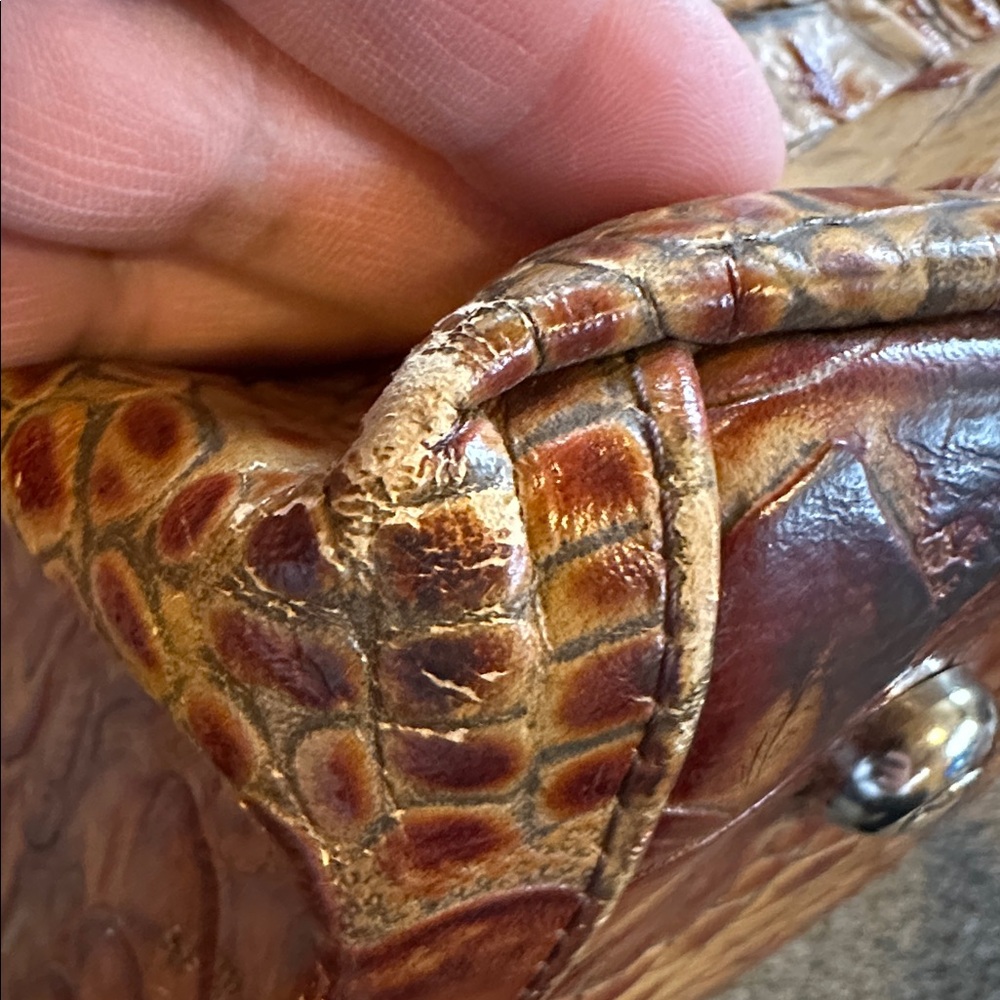 Raviani Texas Tooled Bag - Picture 14 of 17